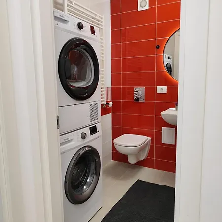 Elisio - Glass Studio Apartment Brasov